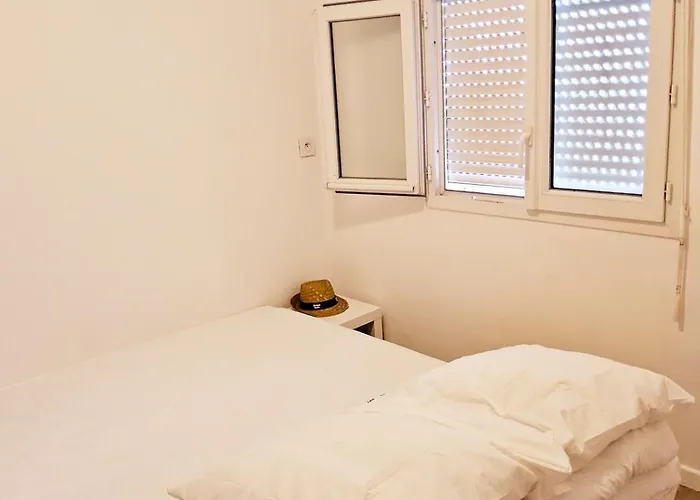 L'espadon Du Port, Air Conditioning, Terrace, Sea, 5 People Apartment *